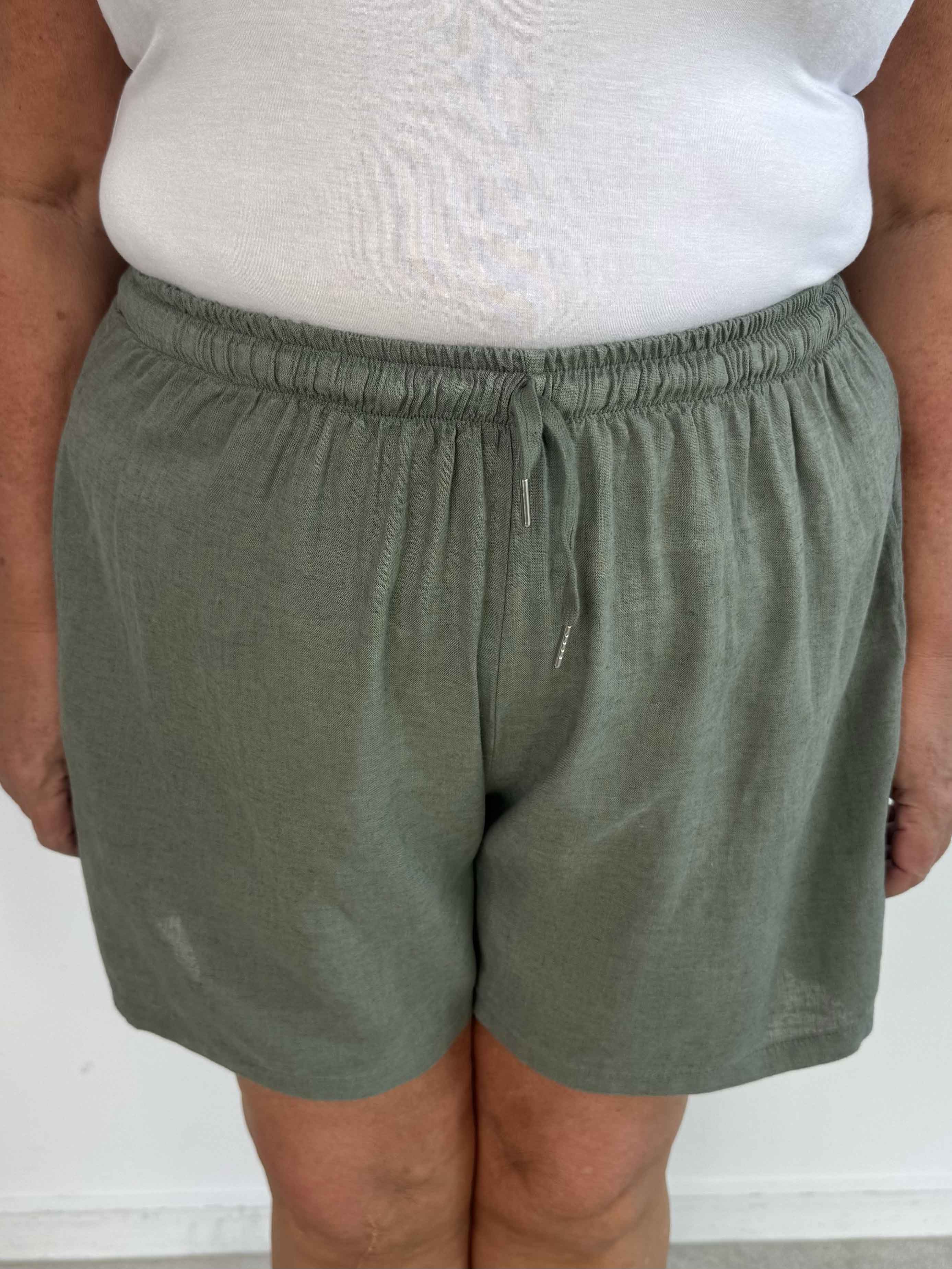 Clara Shorts - Lette shorts i viskose og hør